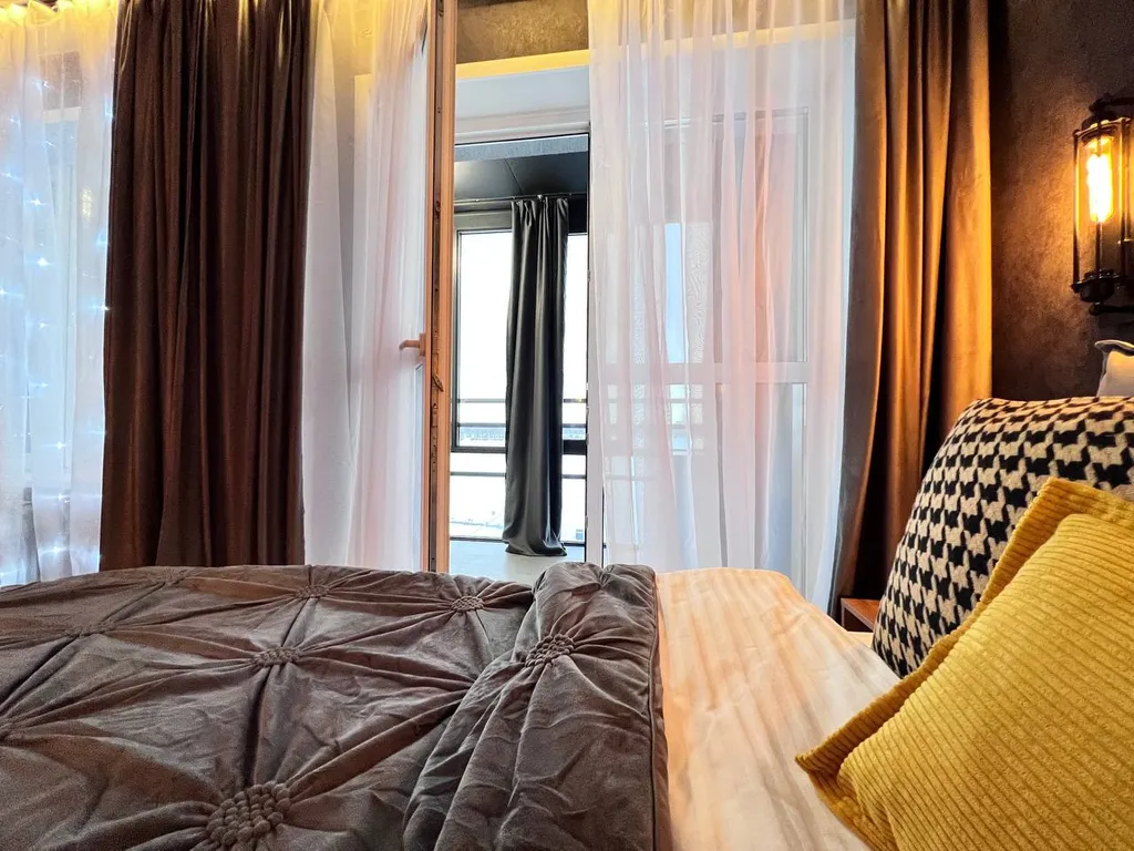 Уникальная cтудия с мини-бассейном на двоиx