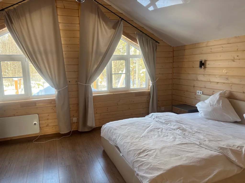 Дом у Коркинского озера с баней, купелью и детской площадкой.