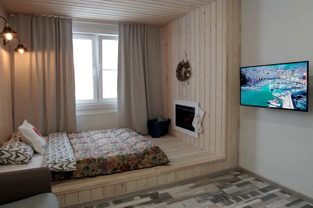 Белая квартира с камином