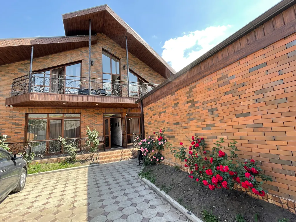 Уютный и просторный коттедж в центре поселка — аренда посуточно в Верхний Фиагдон