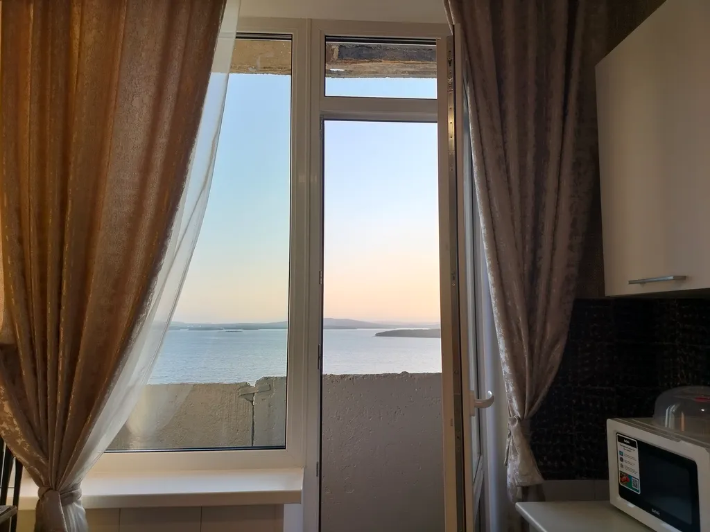 Двухкомнатная квартира с красивейшим видом на Кандалакшский залив