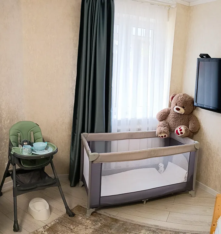 Квартира с 2 отдельными спальнями и кухней-гостинной недалеко от моря