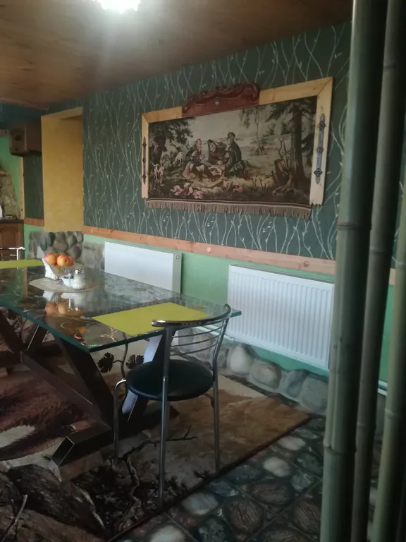 Дом у пруда