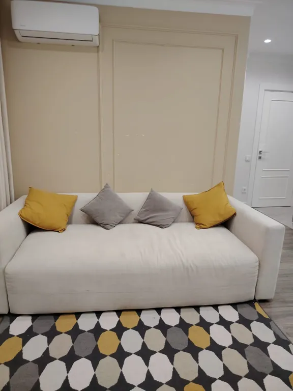 Евро 2ка в золотом квадрате Левого берега. В безопасном районе города