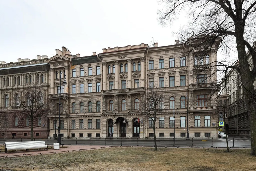 Апартаменты с видом на неву, террасой и бильярдом