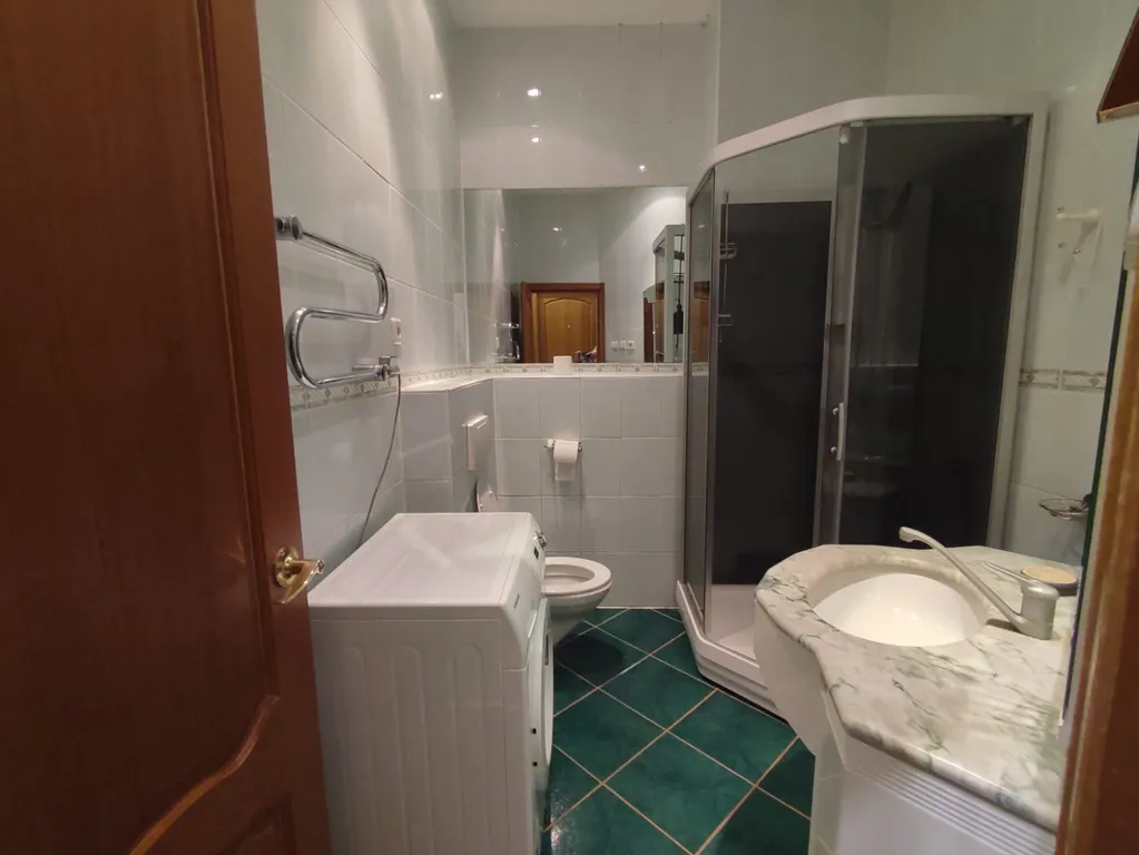 Квартира Шикарная меблированная комната в готическом замке в центре Москвы — Москва