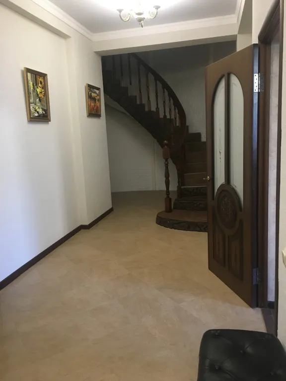 Дом в живописной деревне у моря с бассейном