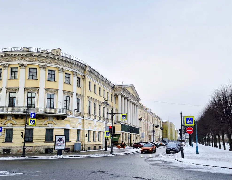 Просторные трёхкомнатные апартаменты на Марсовом поле
