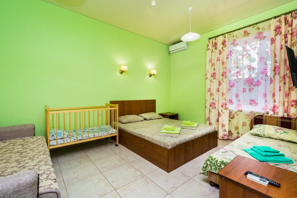 Квартира Комфорт с кухней (кухня рассчитана на 2 номера) — аренда посуточно в Судак