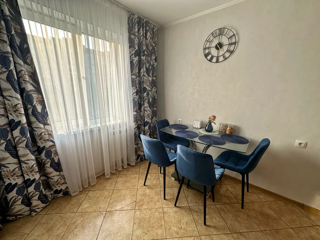 Двухкомнатная квартира в 10 минутах пешком от набережной