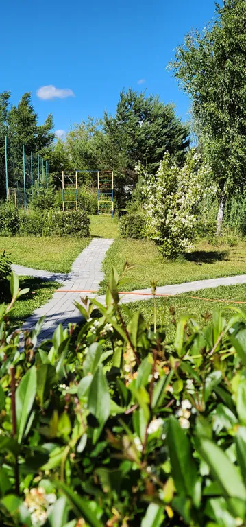 Большой коттедж у озера