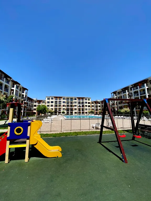 Семейная квартира с бассейнами