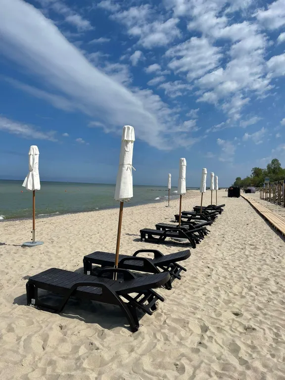 Уютная двухкомнатная квартира с дизайнерским ремонтом возле моря