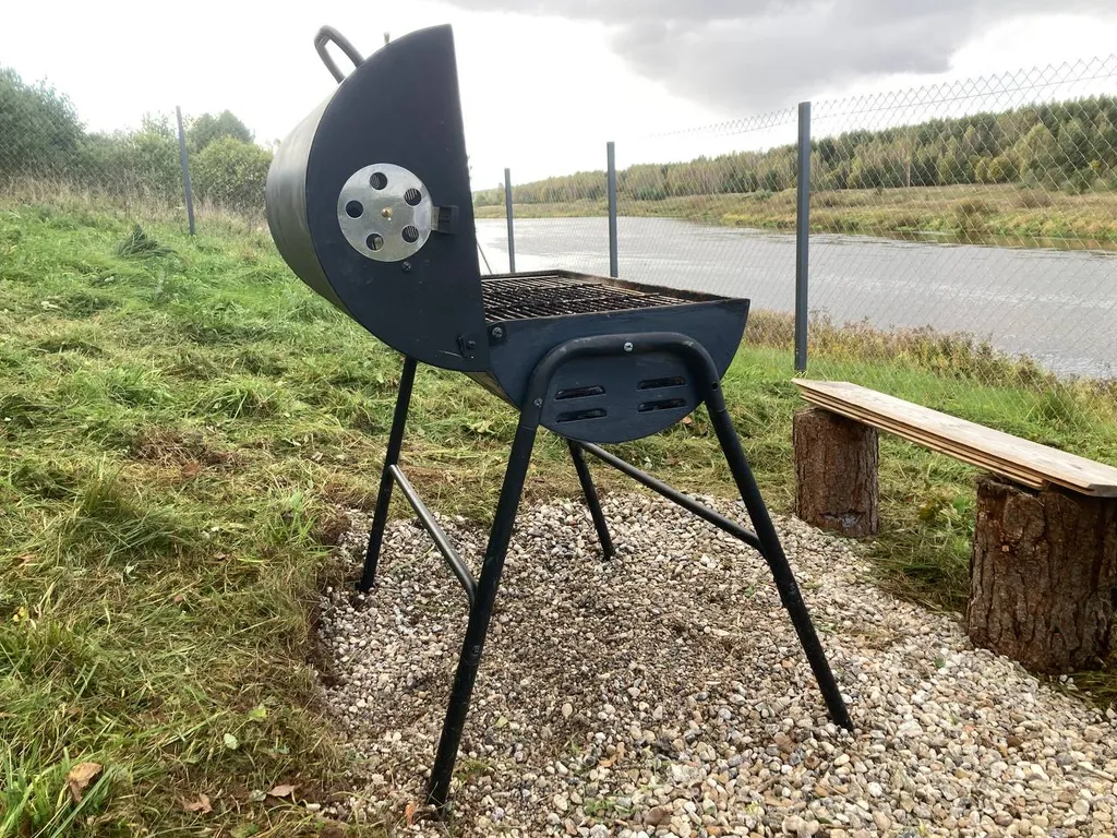 Дом на первой линии реки в тишине леса под Тверью