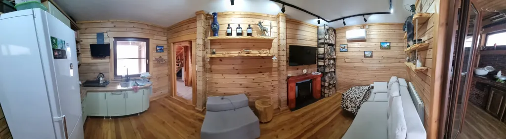 Уютный дом на берегу реки