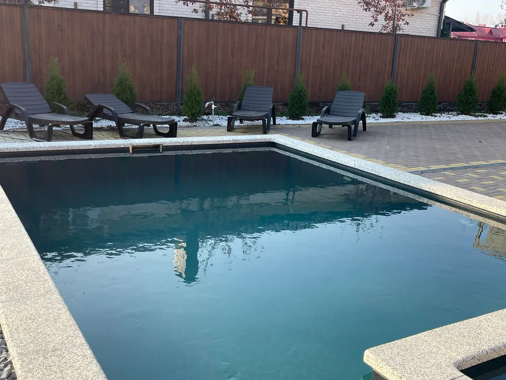 Уютный дом с теплым бассейном у термальных источников и аквапарка