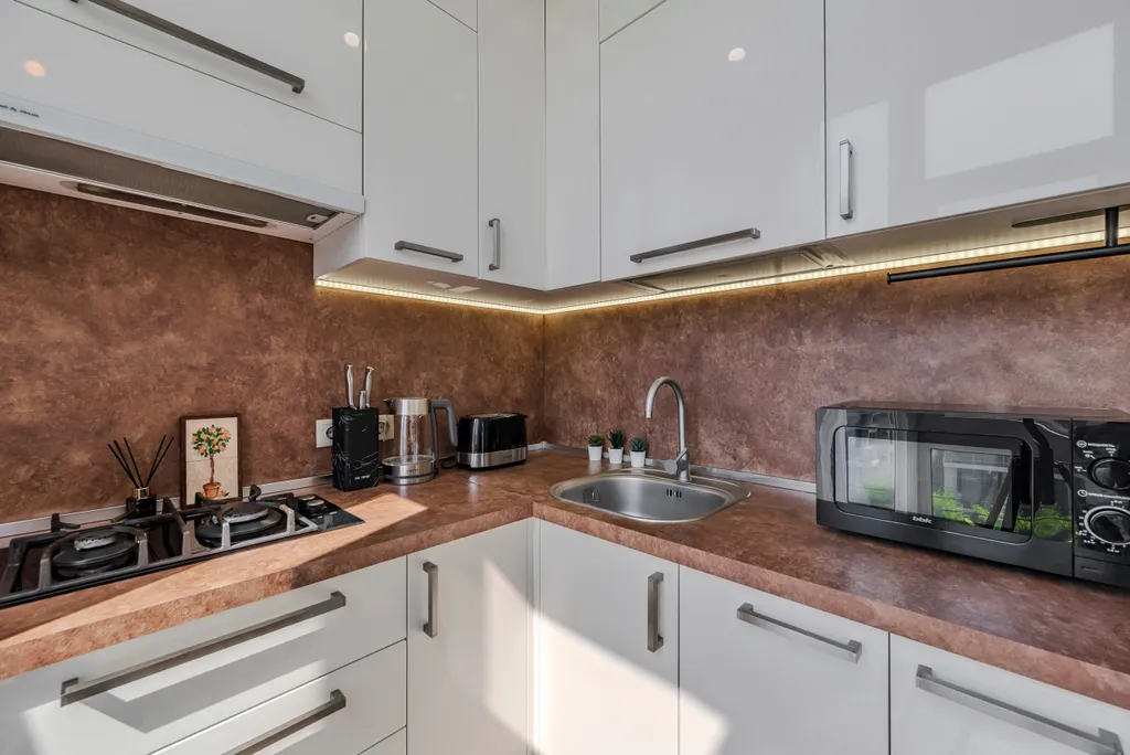 Студия с балконом и подогреваемым бассейном на территории ЖК в центре