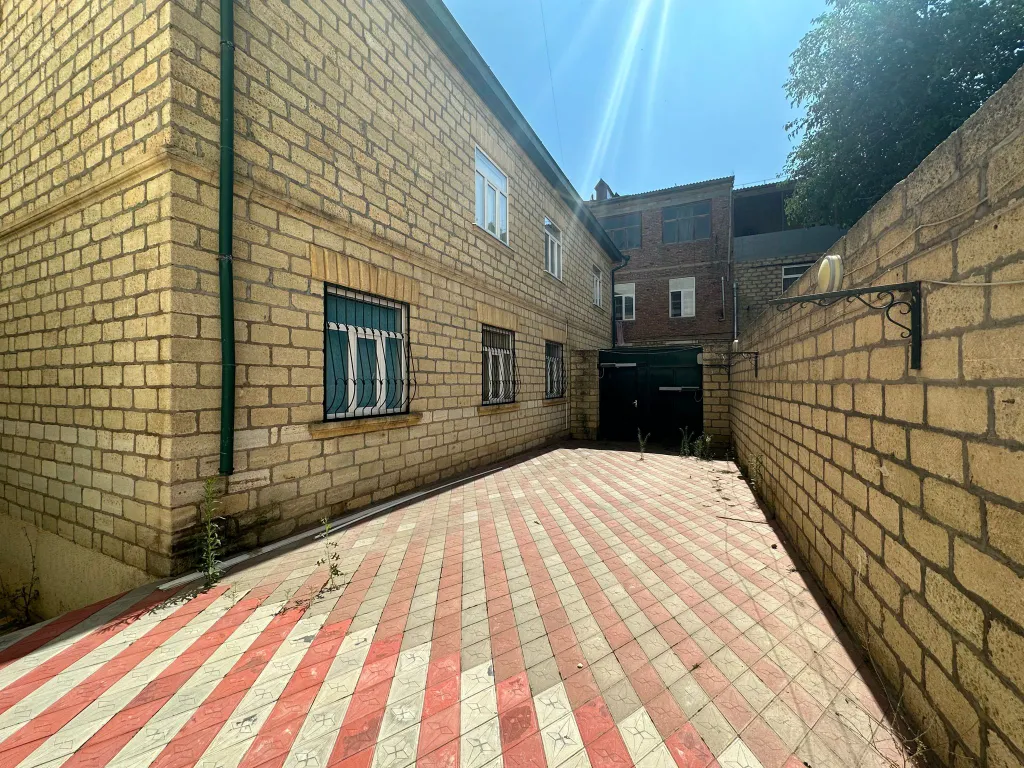 2х этажный дом в самом центре города