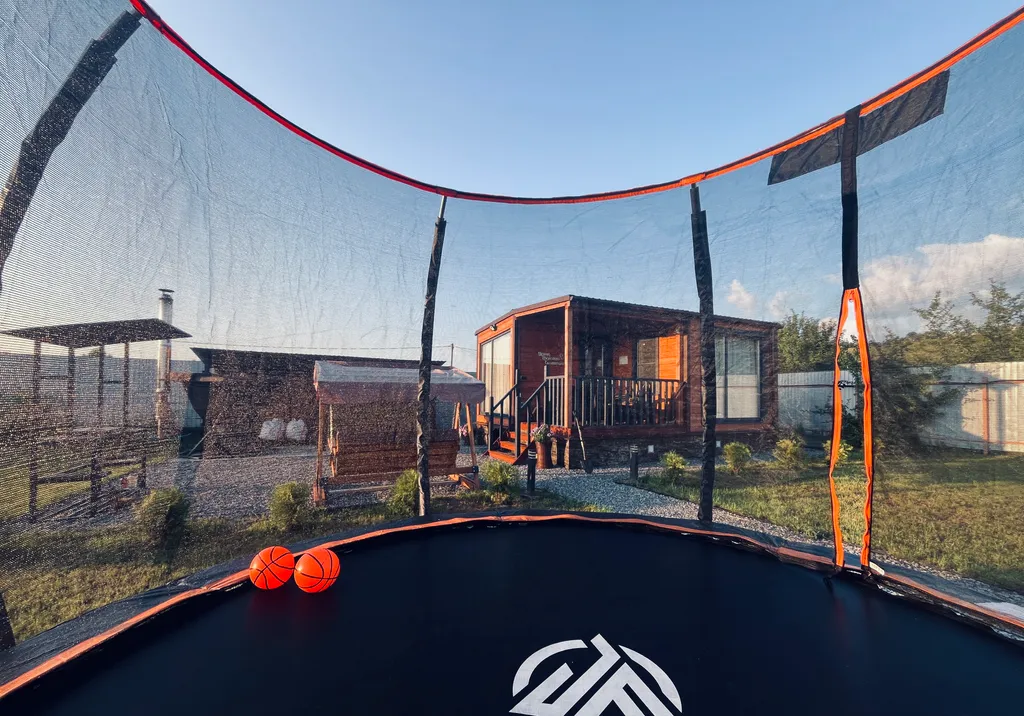 Уютный домик в тихом месте у реки