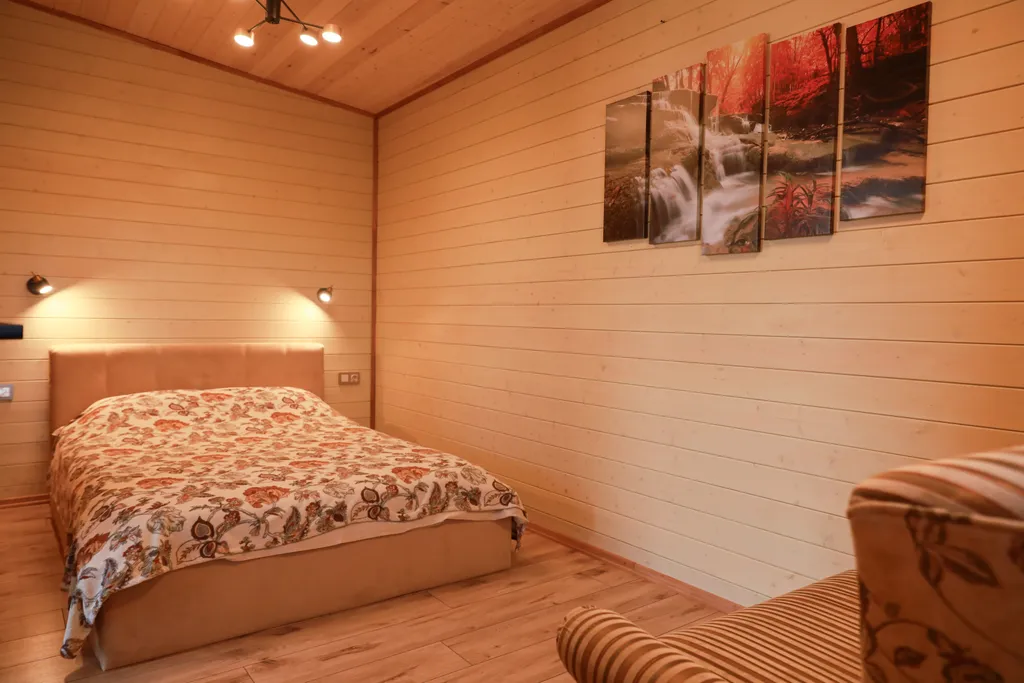 Коттедж Уютный современный дом в горах, крытая терраса с панорамой гор и озера — Соколиное