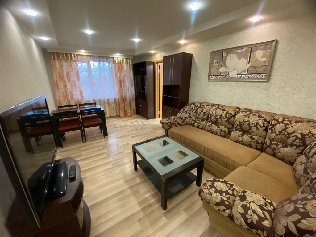 Квартира 3-комнатная квартира — Гатчина