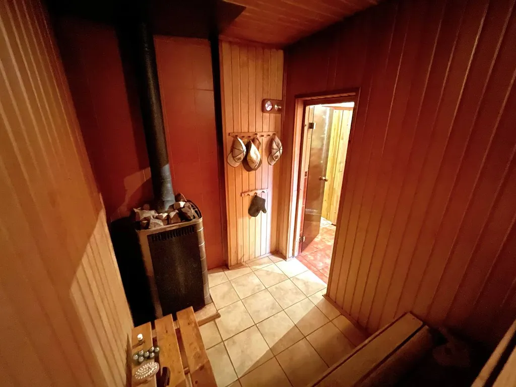 Коттедж Домик с теплым бaссейном и баней — Малые Горки