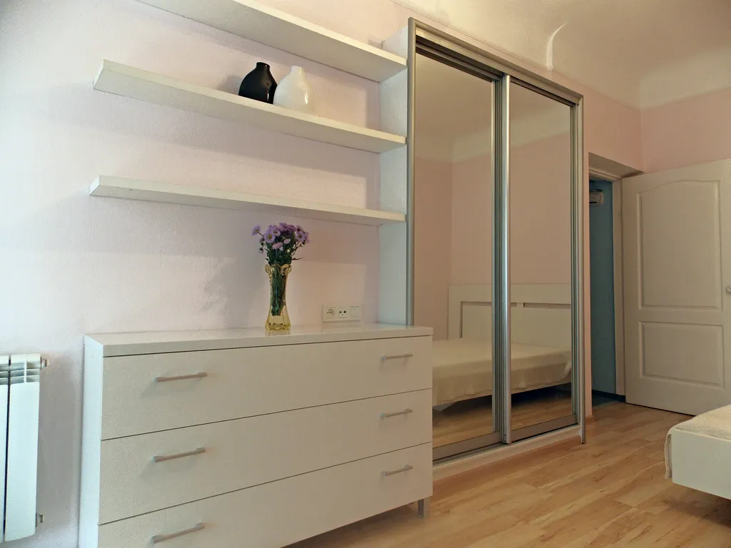 Уютная двухкомнатная квартира в центре со своим гаражем.