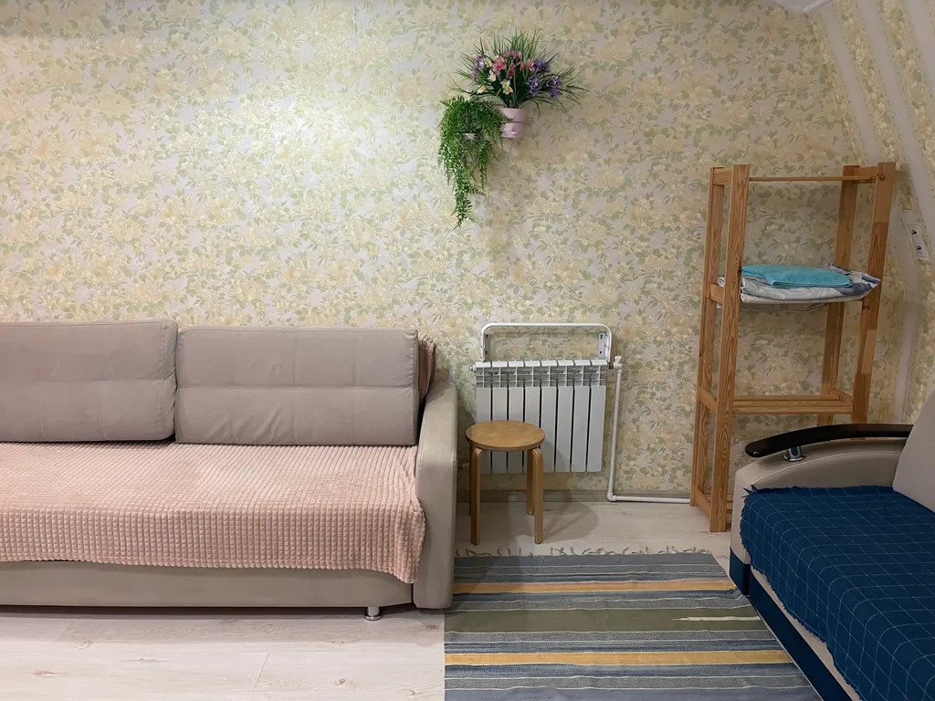 Дом с баней и детской площадкой, рядом лес и горы