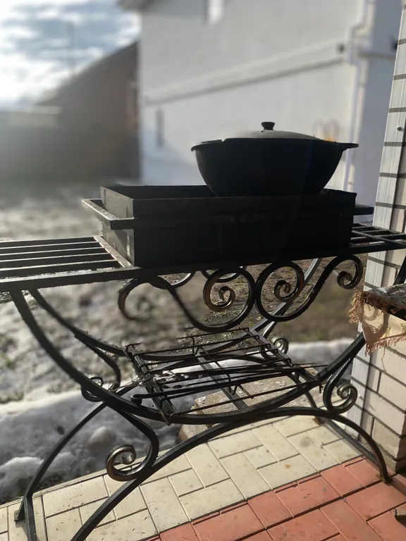 Большой новый дом в черте города