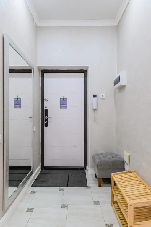 Трехкомнатная квартира с видом на горы в центре города