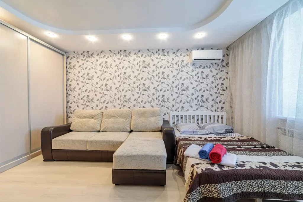 Тихий двор в центре города, своя парковка