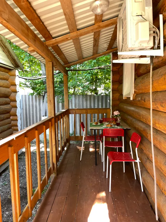 Чудесный домик на 2 спальни в 7 минутах от моря с парковкой (№5)