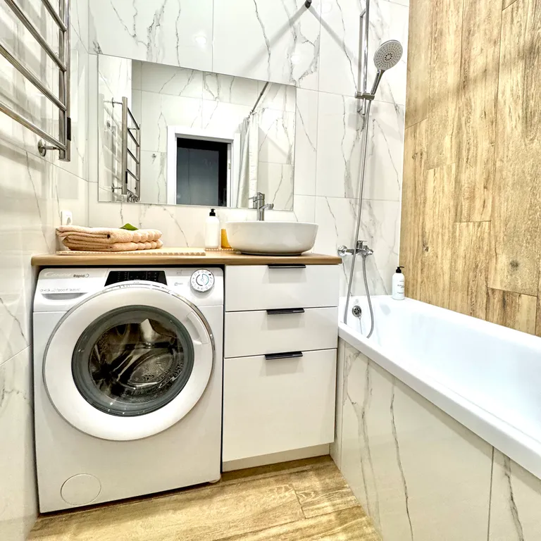 Уютная студия на 21 этаже с видом на озеро