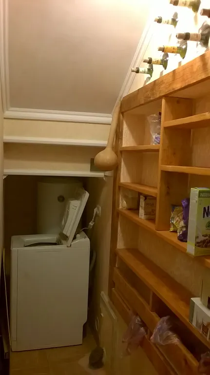 Дом 2 уровня со своим двором