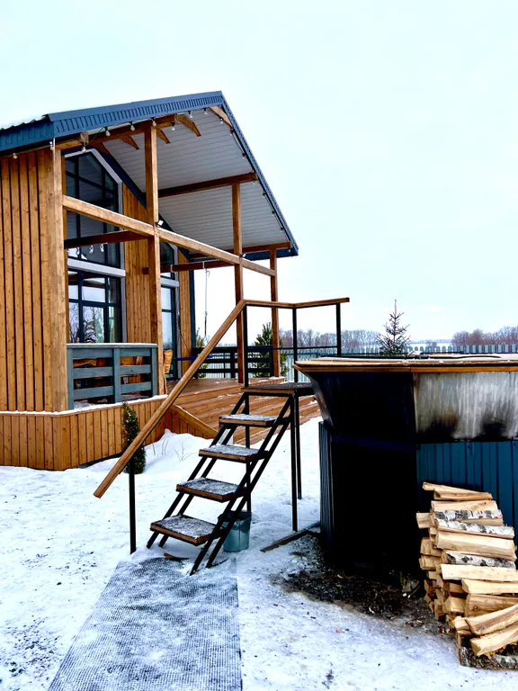 Шикарный дом у реки