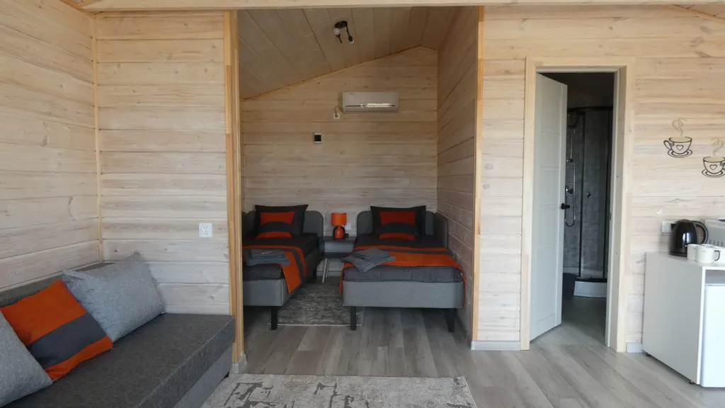 Уютный четырёхместный Домик с отдельными кроватями