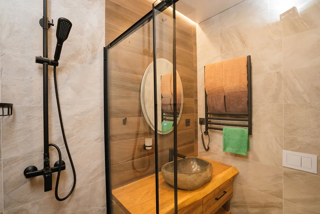 Красивый современный апартамент с 3 спальнями. Камин. Терраса. Горы.