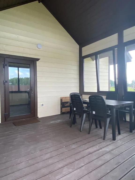 Уютный дом у озера