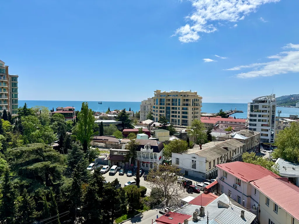 В самом центре с видом на море