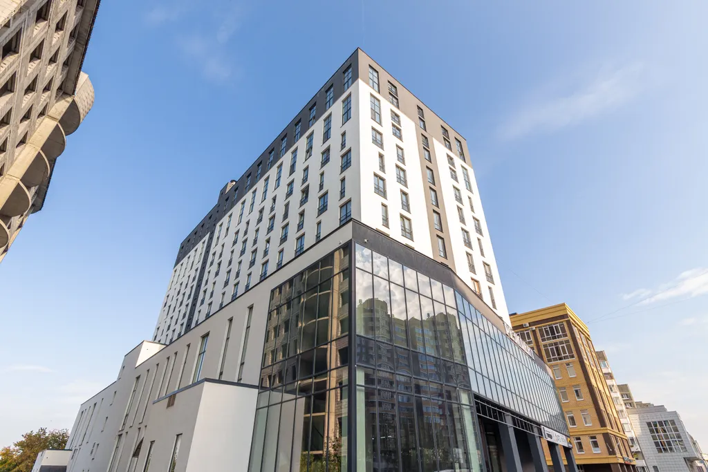 Двухуровневая студия с панорамным видом на город