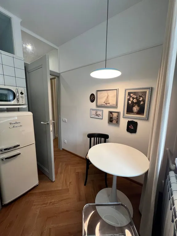 Квартира с современным минимализмом и винтажным шармом