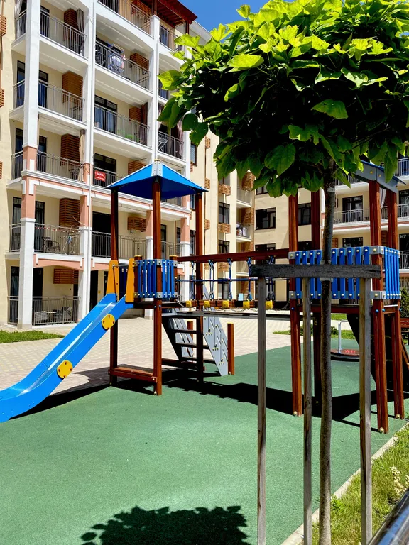 Семейная квартира с бассейнами