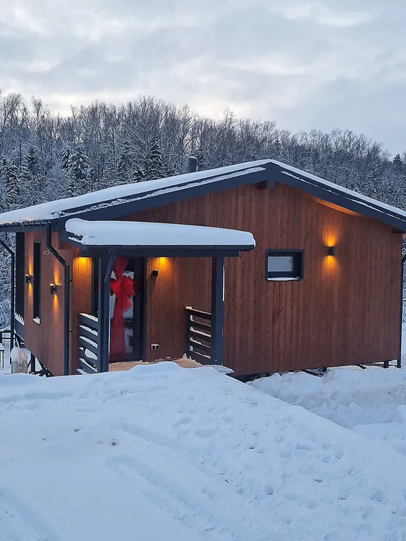 Дом Бархат с горячей купелью и панорамным видом на лесной склон