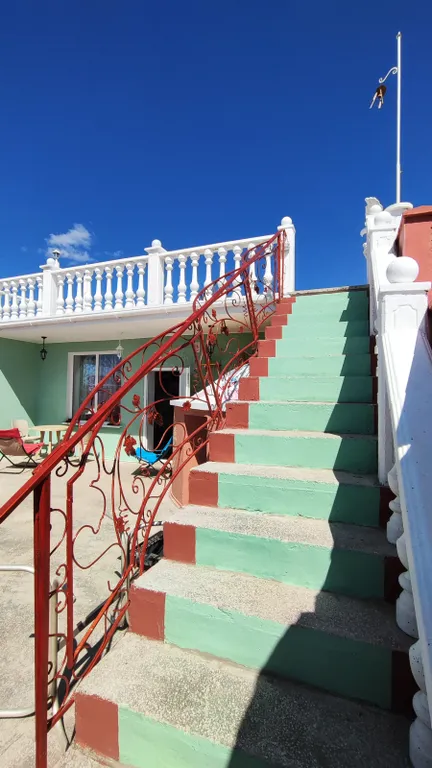 Двухэтажные таунхаусы с личной территорией под ключ