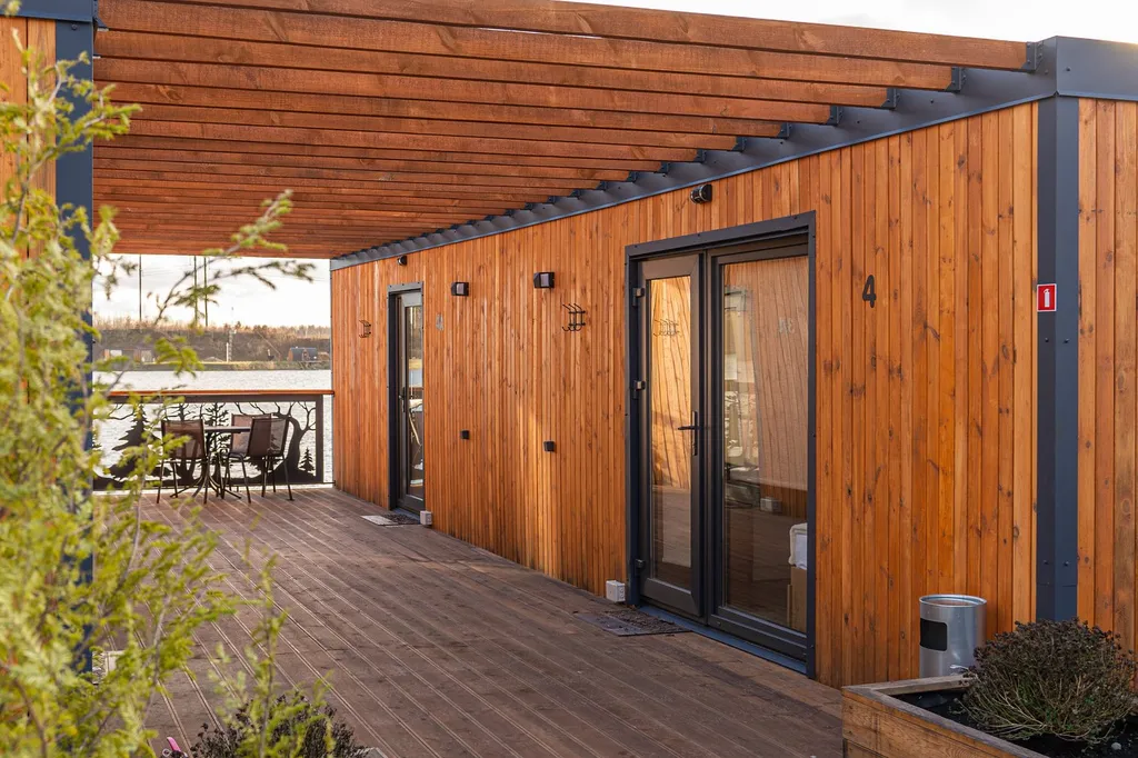 Номер у озера для двоих