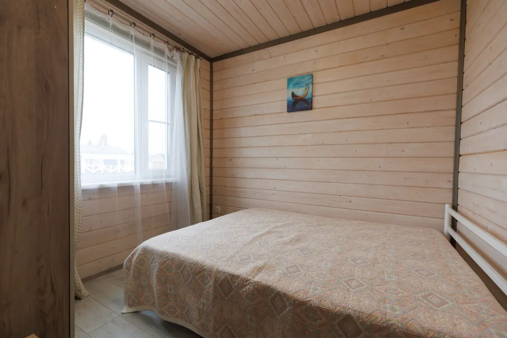 Домик с видом на озеро