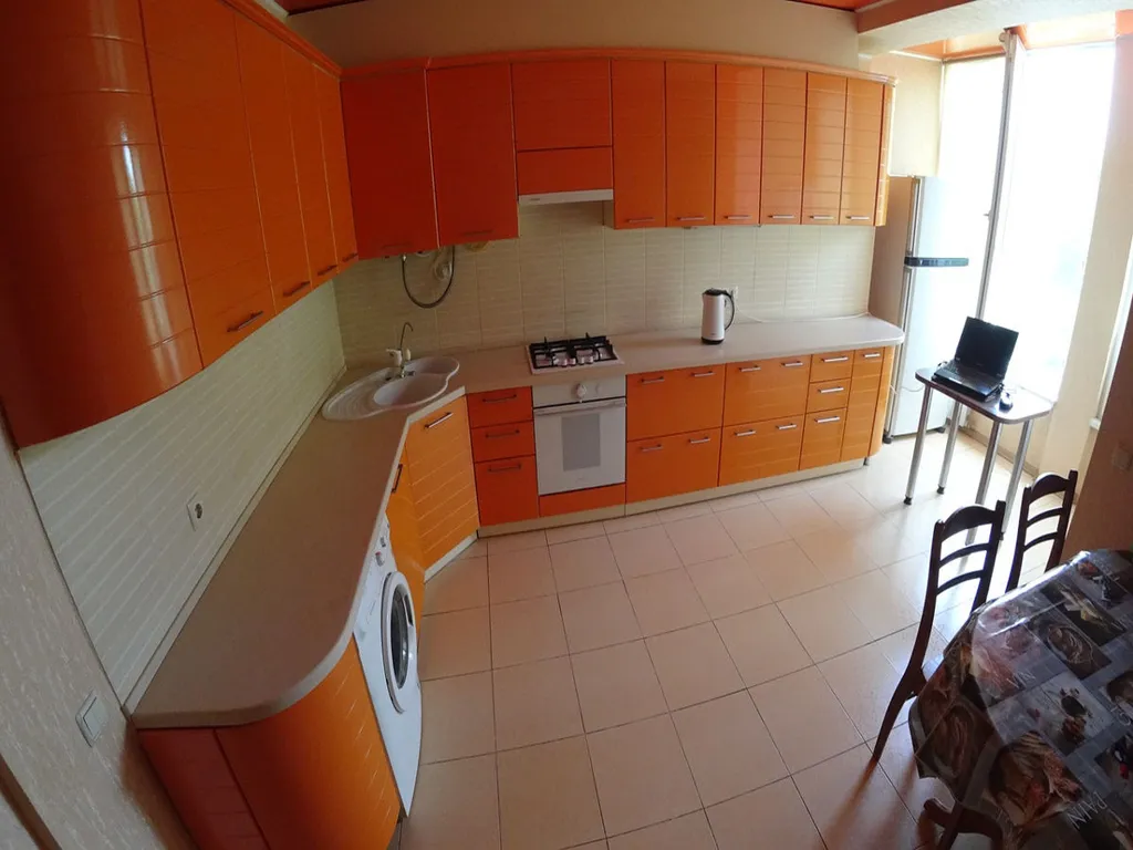 Просторная квартира рядом с парком Фрунзе — аренда посуточно в Евпатория