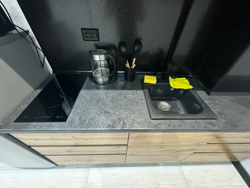 Большая Уютная 1-комнатная квартира,своя парковка,рядом магазин,центр