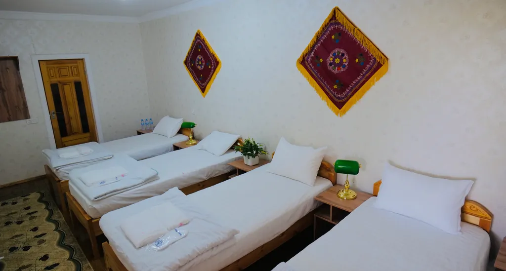 Четырёхместный номер в центре старого города (санузел в номере)