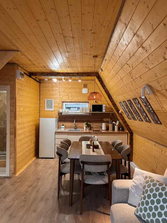 Двухэтажный A-Frame дом у реки Гарабаши с видом на горы